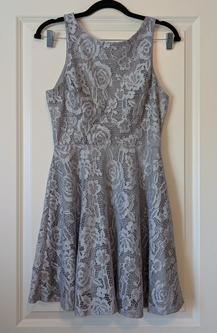 Speechless Size Medium Gray Floral Lace Cocktail Homecoming Fit Flare Mini Dress